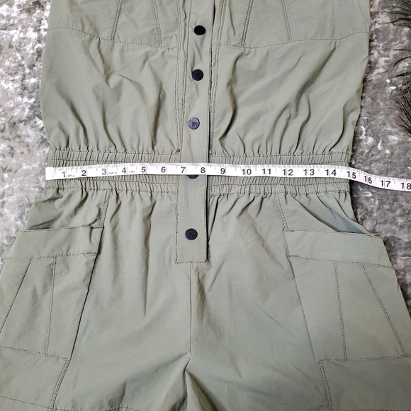 Blanc Noir Caravan Green Short-Sleeve Button-Up Romper Size: S - Picture 4 of 12